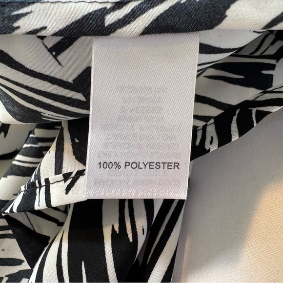 Trouve Sleeveless Abstract Striped Print Blouse Size XL EUC Like New - Picture 5 of 9